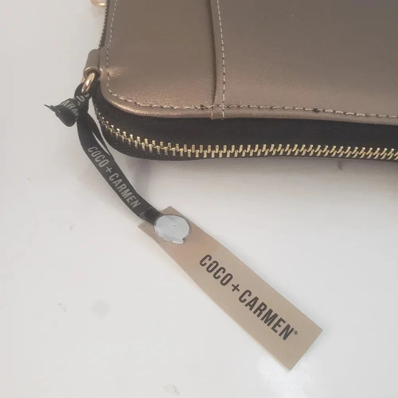 Coco &  Carmen Small Gold All Around Zippered CrossBody Bag. - Picture 4 of 9